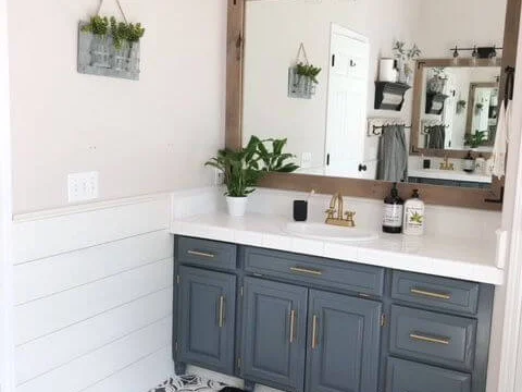 Bornova Küçükpark Retro Daire Çıtalı Banyo Dolabı - Bornova / Küçükpark