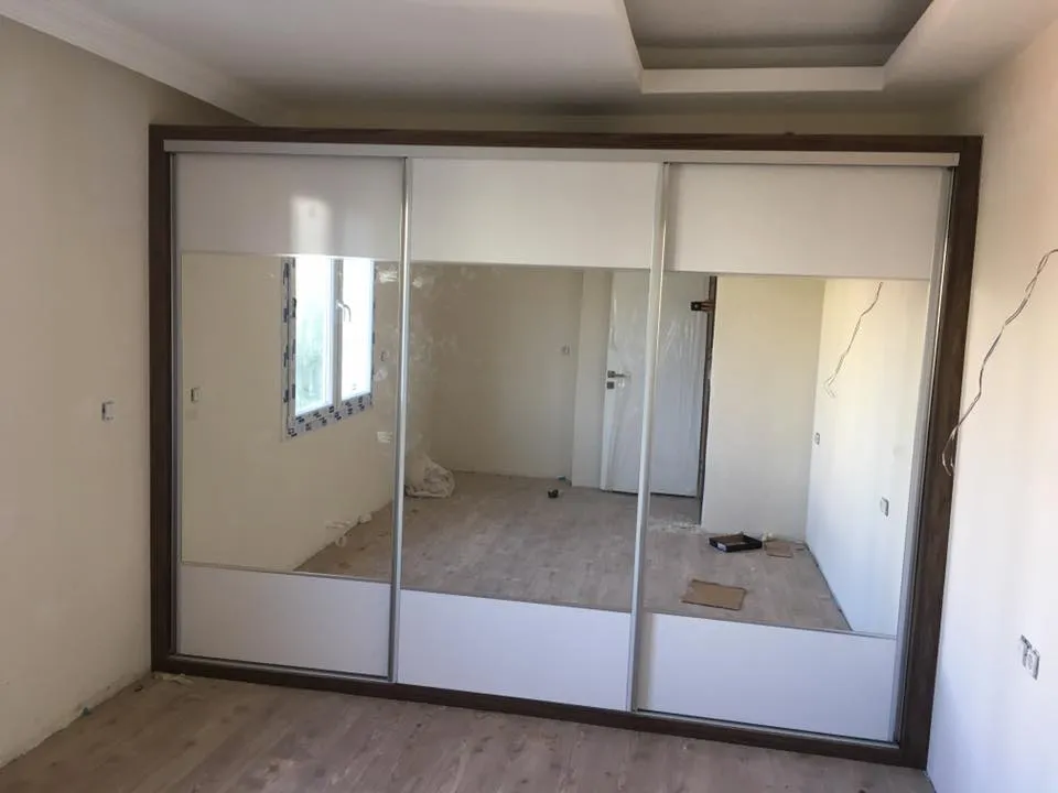 İzmir Mutfak Banyo Luxury Bronz Cam Kapaklı Şık Aydınlatmalı Ebeveyn Gardırobu (MODEL-22-3) - Buca Adatepe özel mimari imalat