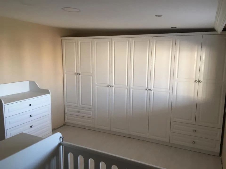 İzmir Mutfak Banyo Luxury Gizli Kulp Kanallı Açık Bej Düz Hatlı Gardırop (MODEL-30-2) - Buca Adatepe özel mimari imalat